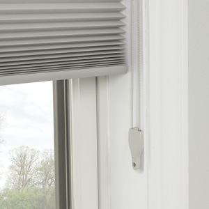 a loop cord on a pleated blind